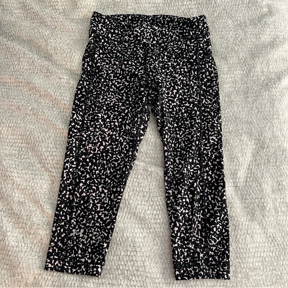 Under Armour black and white cropped workout leggings